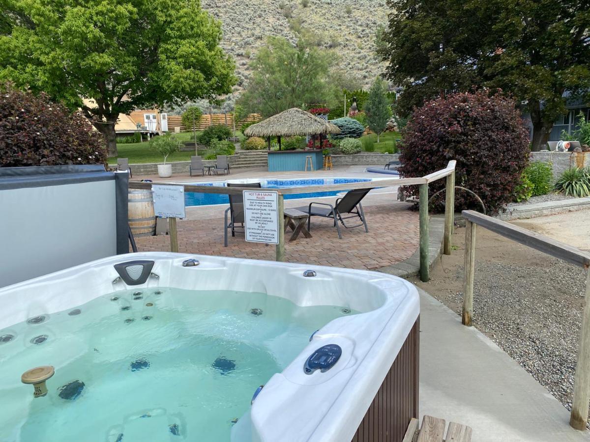 Similkameen Wild Resort & Winery Retreat Osoyoos Bagian luar foto